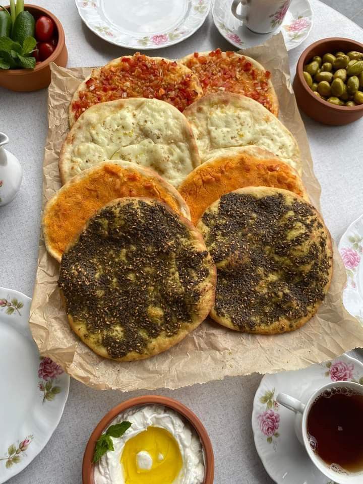 مناقيش جبن وزعتر