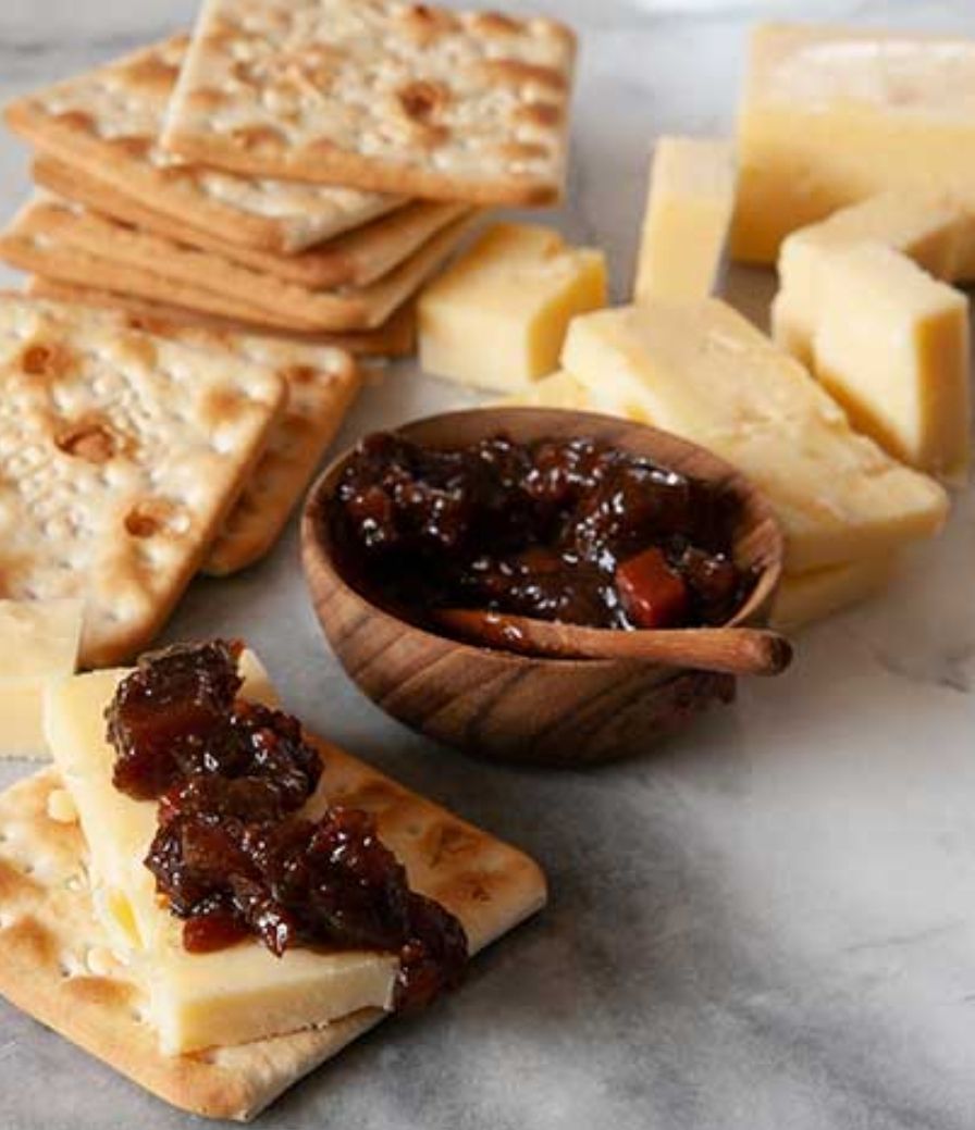 Cheese , crackers and pickle 