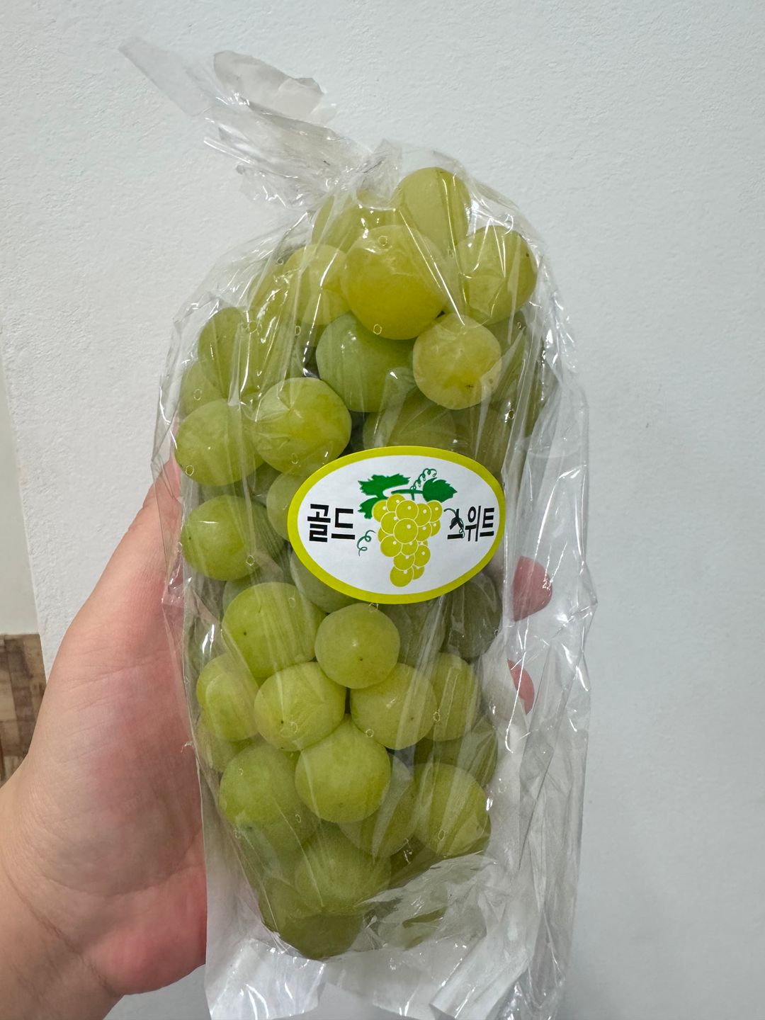 Korea Sweet Gold Shine Muscat 