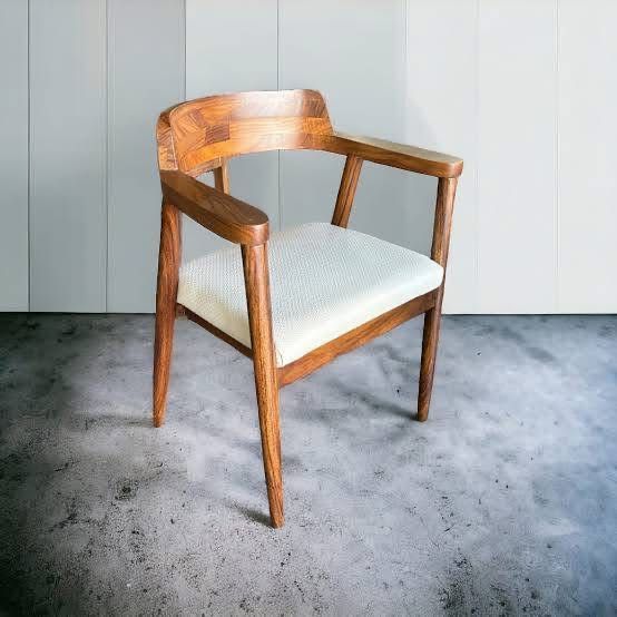 Silla Escandinava de Parota con Asiento Tapizado