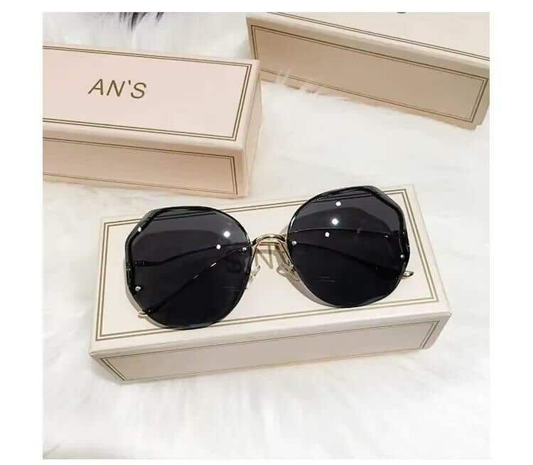 Lunettes Deluxe – Élégance et Charisme