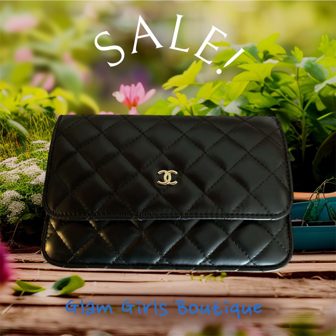Chanel Small - Black