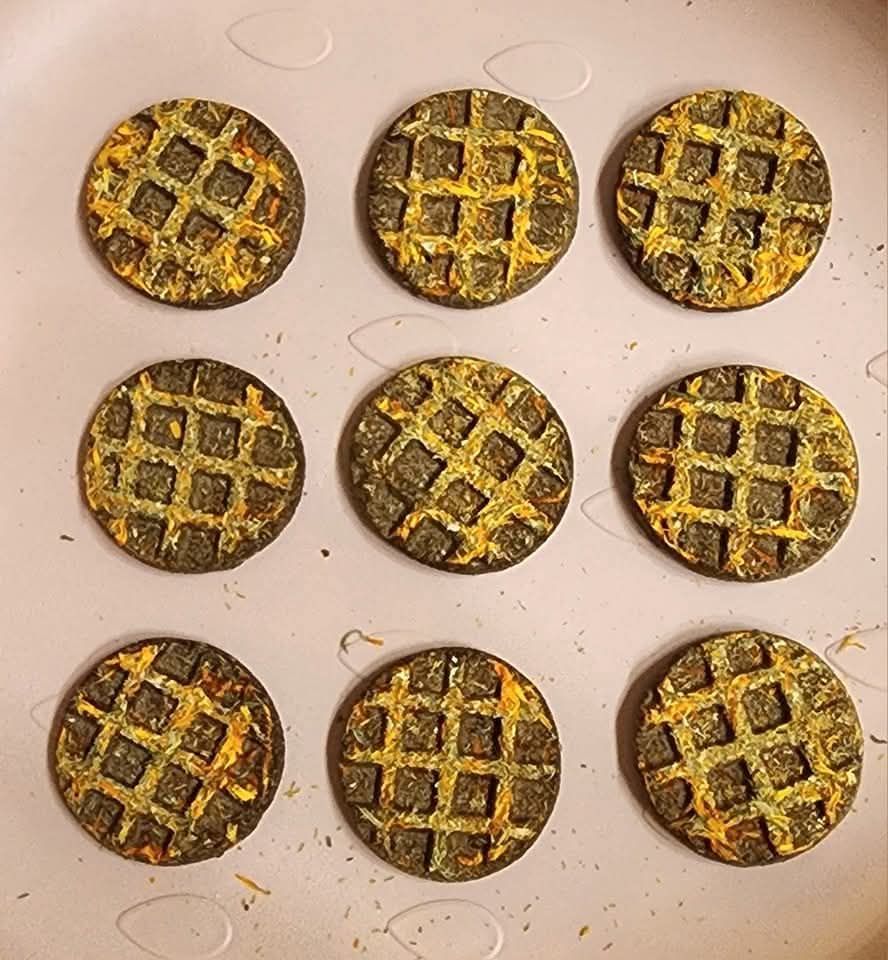 Flower hay waffle 