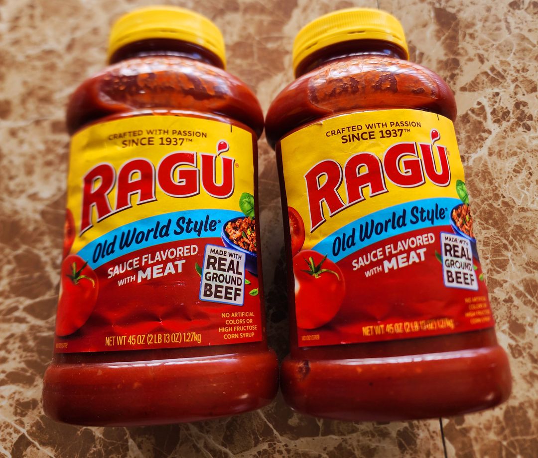 Ragu old world style sauce flavors with meat