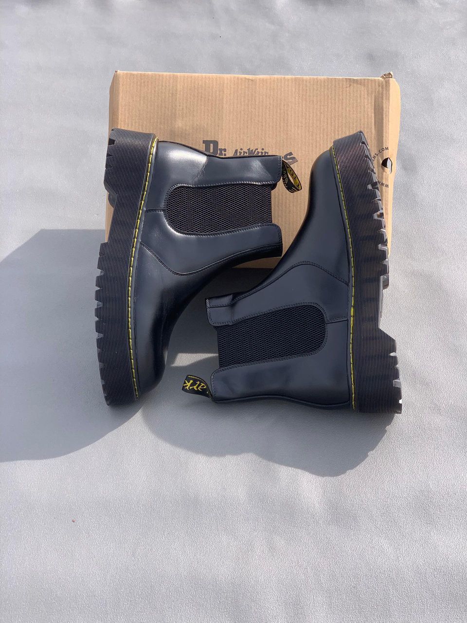  Dr. MARTENS 