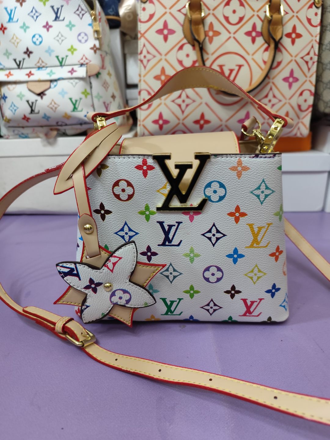 Bolsos LV, capucines blanco murakami 