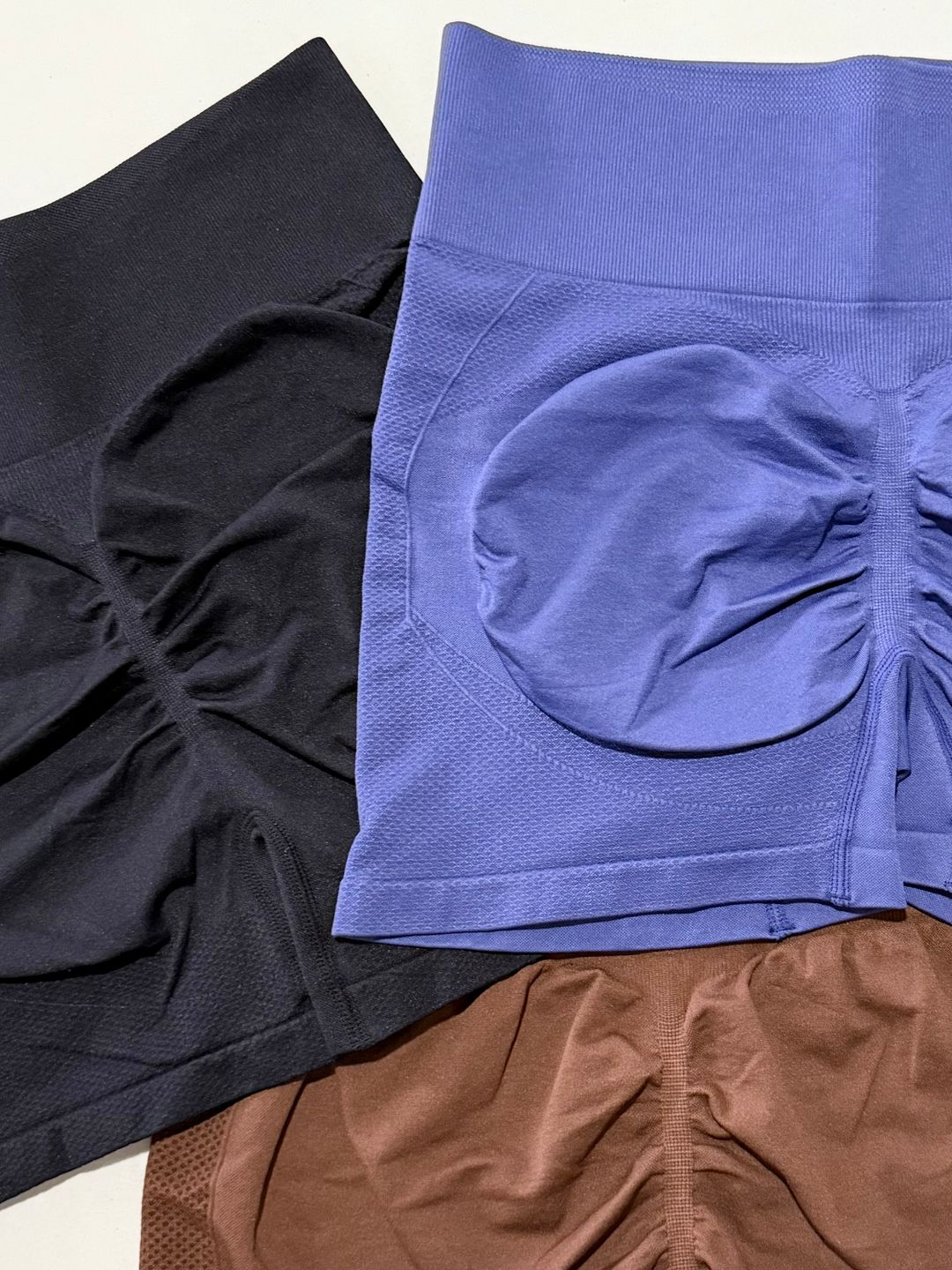 Shorts Pump Monocromático