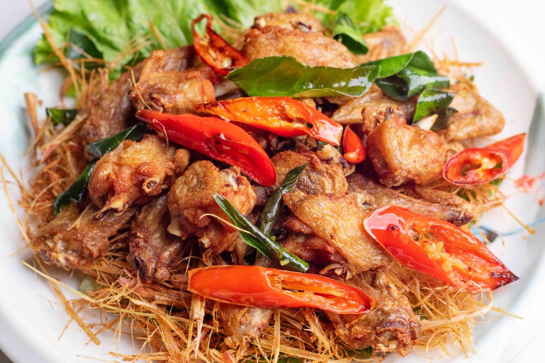 មាន់លីងគល់ស្លឹកគ្រៃ