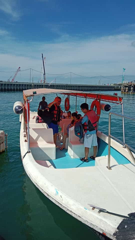 1Island Charter Boat 