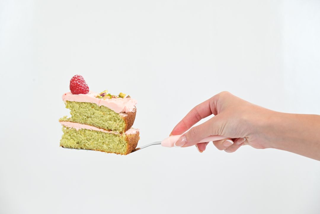Raspberry pistachio cake 