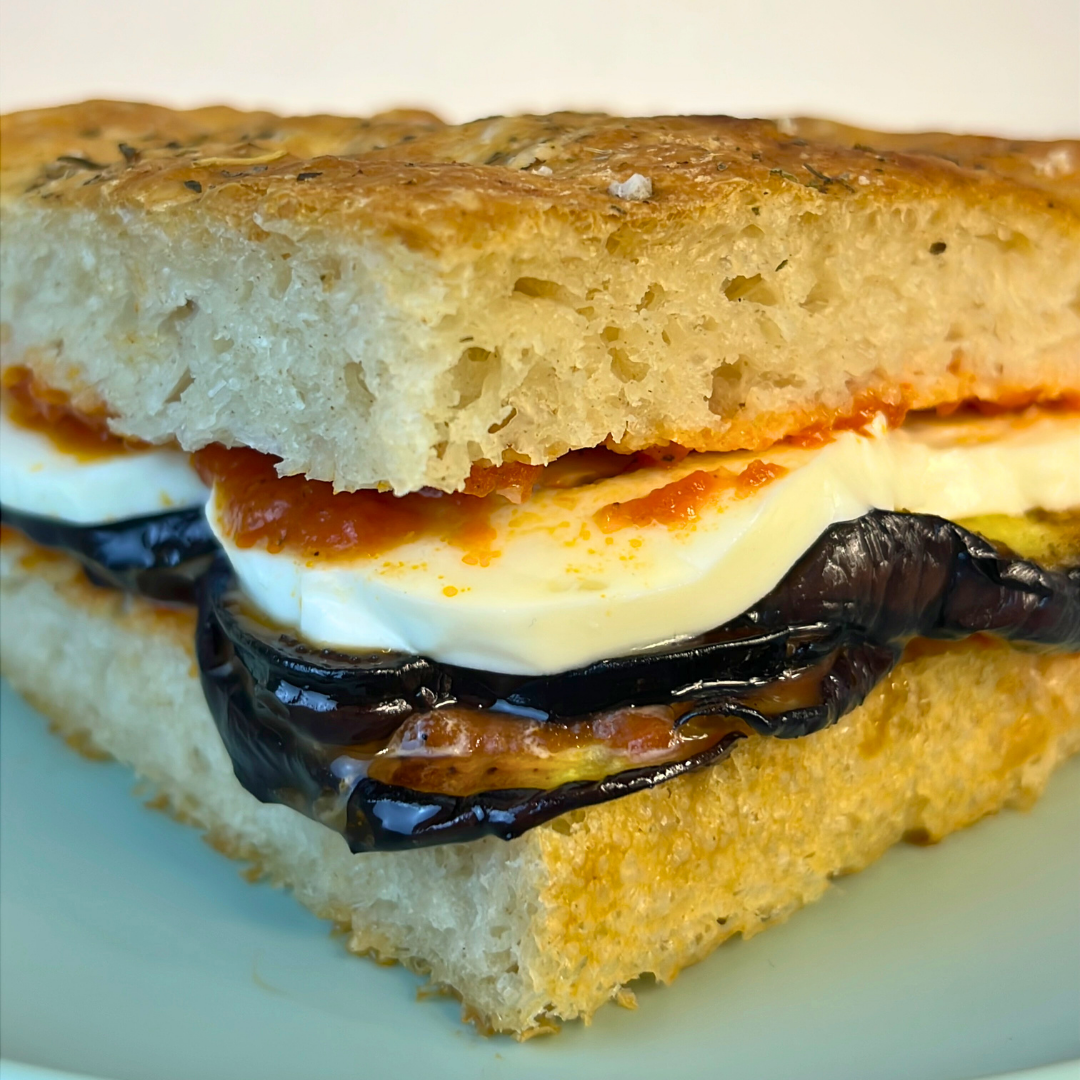 Focaccia Berenjena Formaggio al Pomodoro