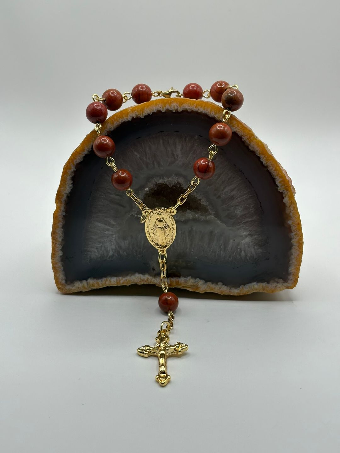 Denario de Jaspe Rojo Chapado en oro 18k