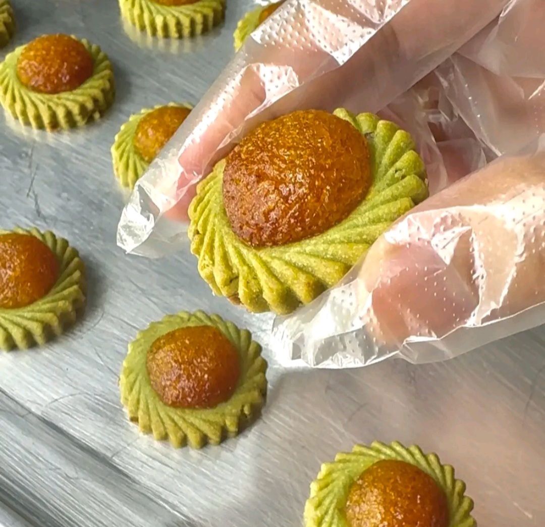 Pistachio Pineapple Tart 18PC