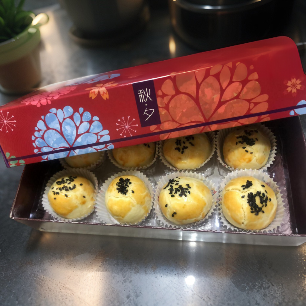 Shanghai Mooncakes (with salted egg yolk) 8 PCS