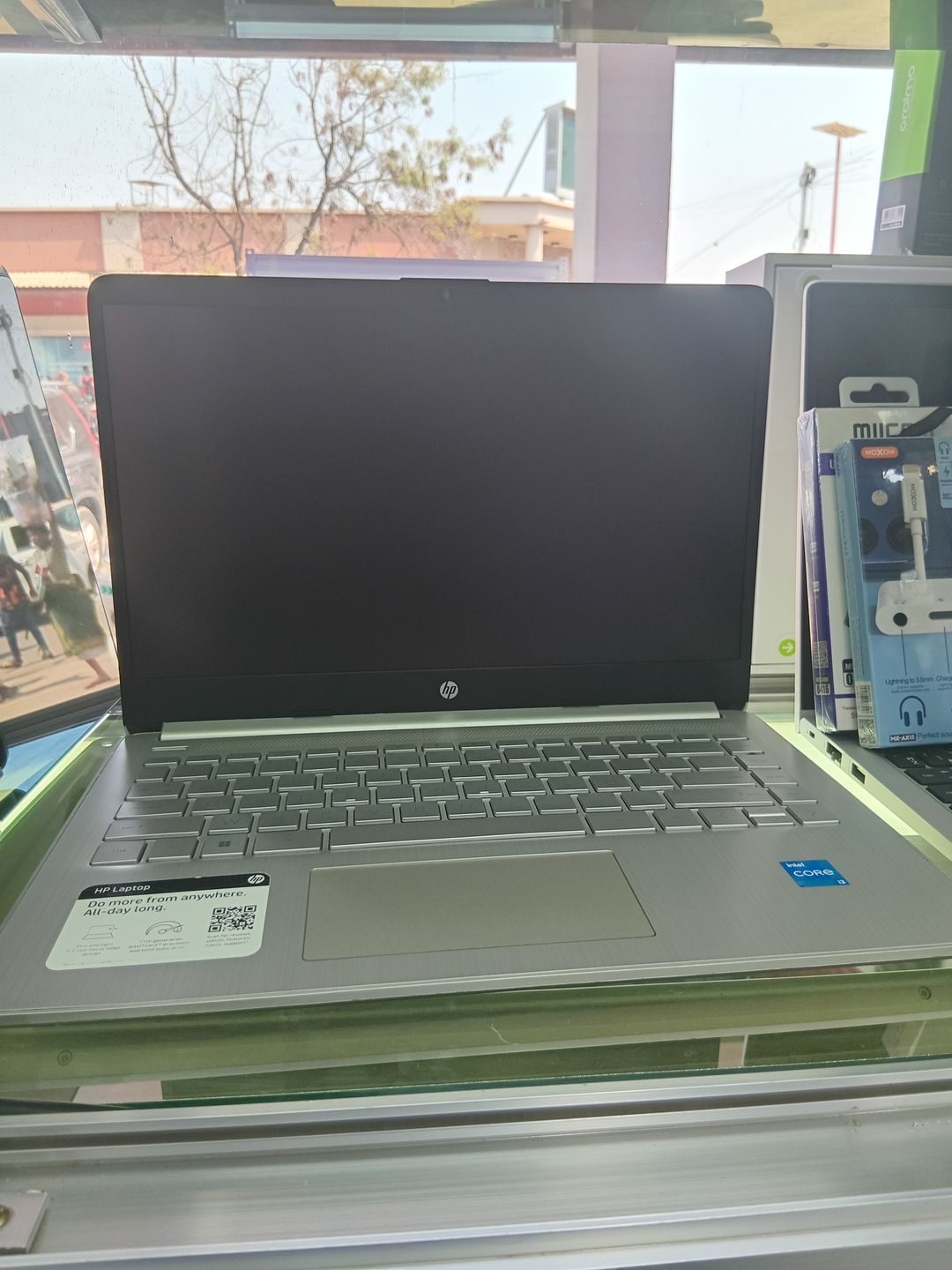 HP CORE i3 AVEC 512GB SSD ET 8GB RAM 14,0’ N