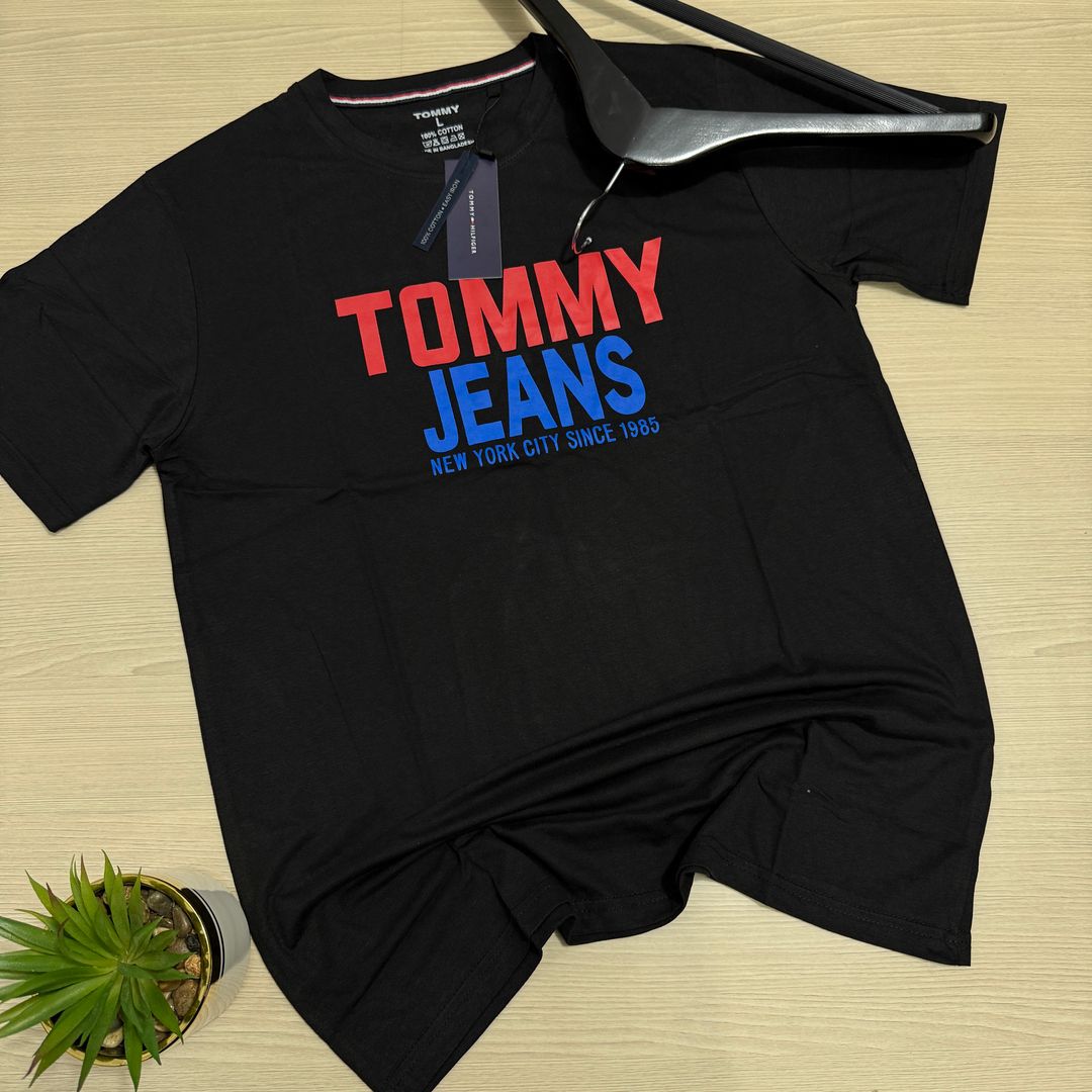 TOMMY HILFIGER T- SHIRT - 26