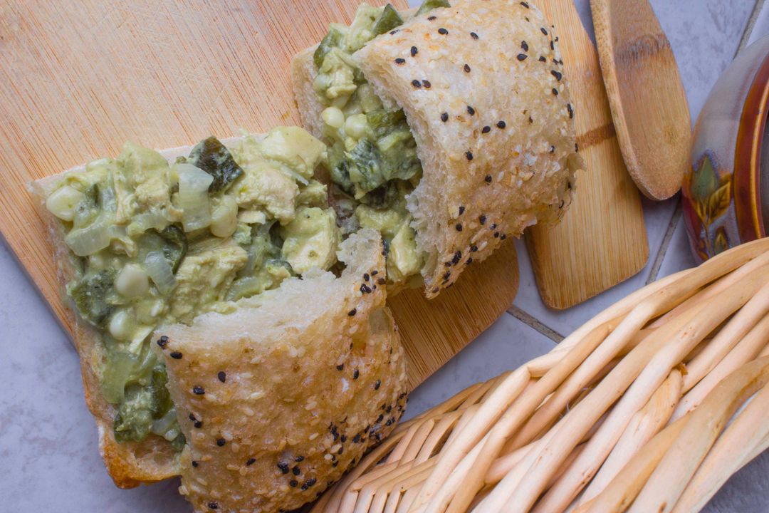 POLLO EN SALSA DE POBLANO CON ELOTE DE MORELOS