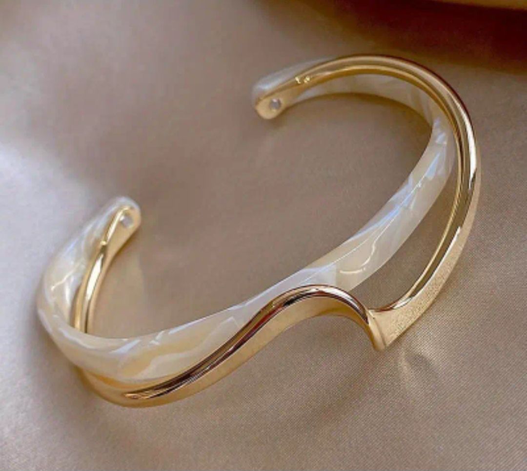 Twisted open cuff bracelet 
