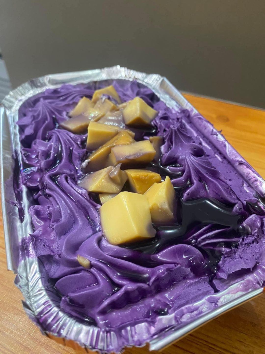 Pan-tastic Ube de Leche Cake