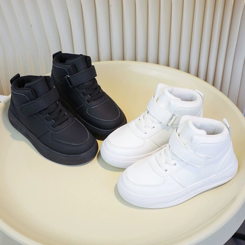 Children's sports shoes,