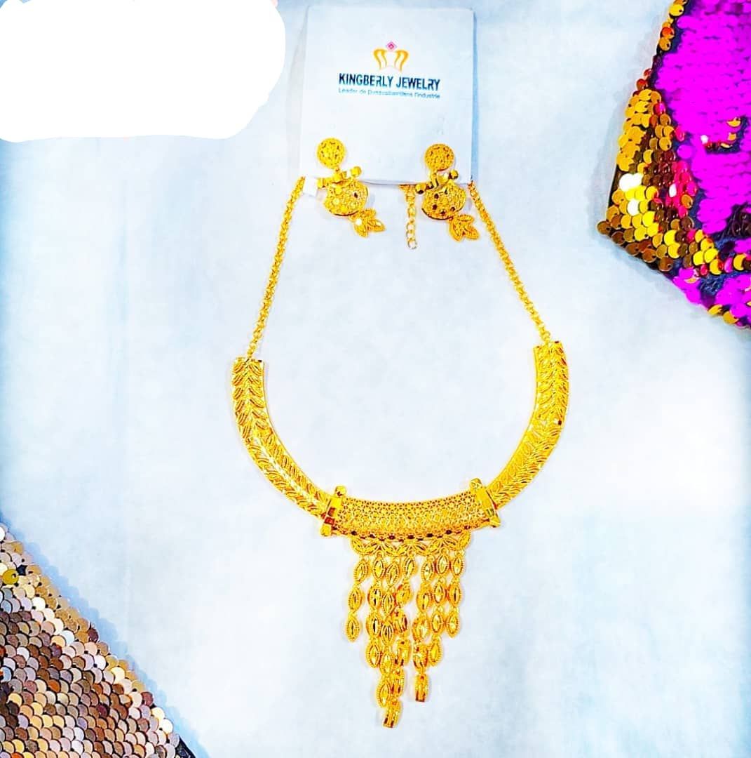 Parure Collier et Boucles d’Oreilles Plaqué Or – ARTICLE N°:VDR_0001