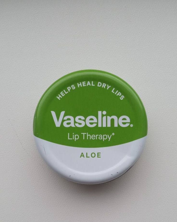 Vaseline lip therapy metal Aloe vera - فازلين مرطب شفاه معدني بالالوفيرا