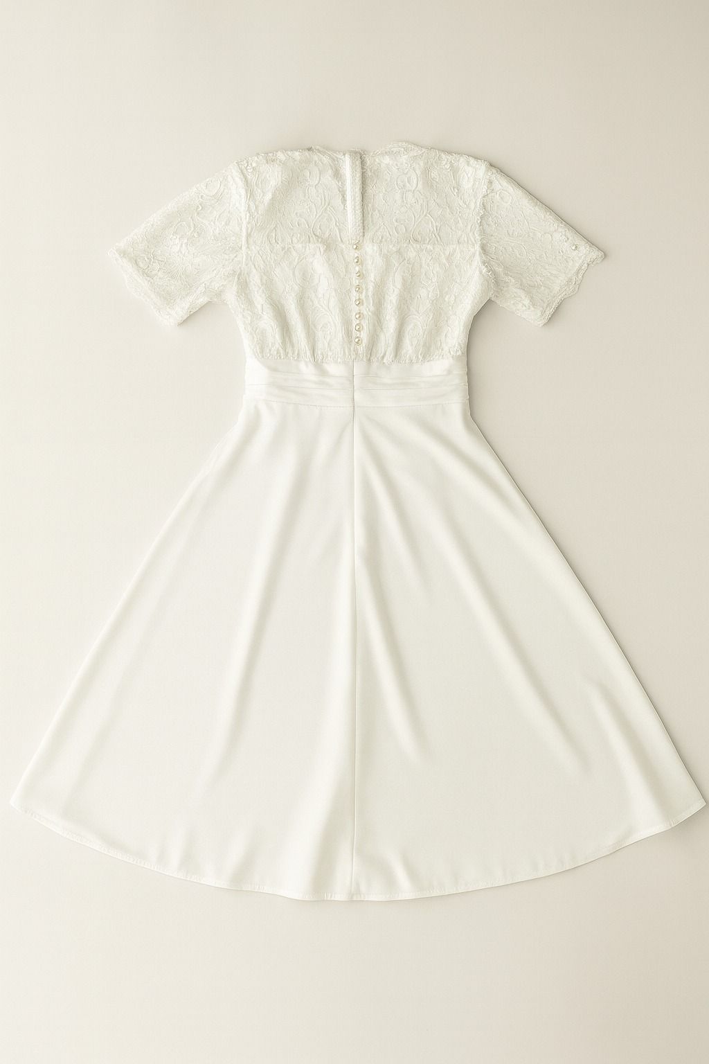 Vestido midi blanco con encaje y botones traseros - Size M