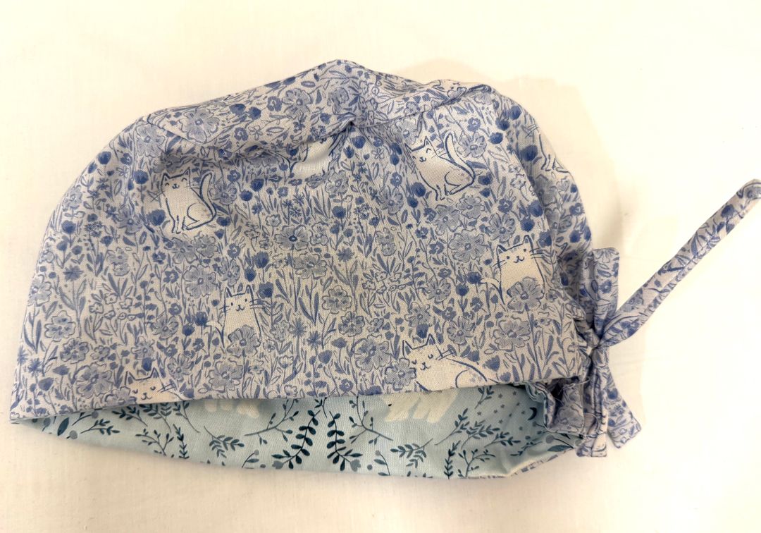 Cat / Winter animals Reversible Scrub Cap (Elastic & Tie back)