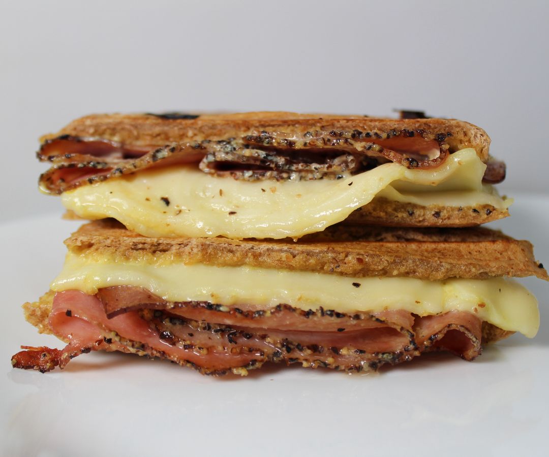 Pastrami con queso gouda