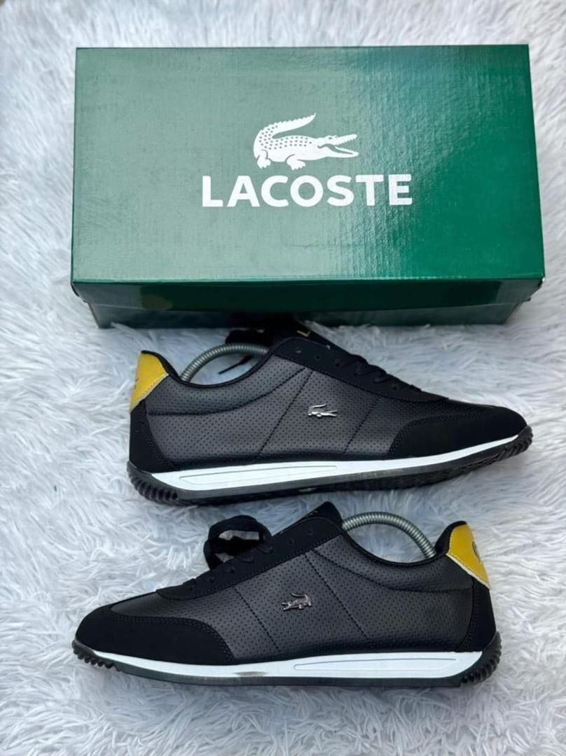 Pair de Basket Lacoste Noir jaune