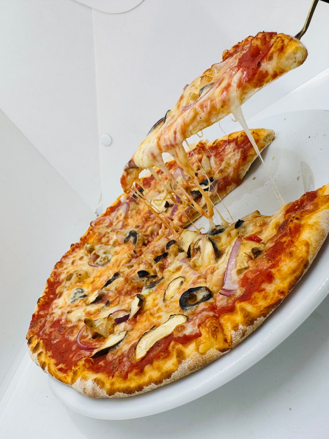 Pizza chicken cheese