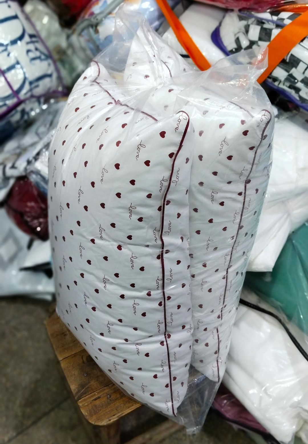 2 pcs good quality bedding pillows 
