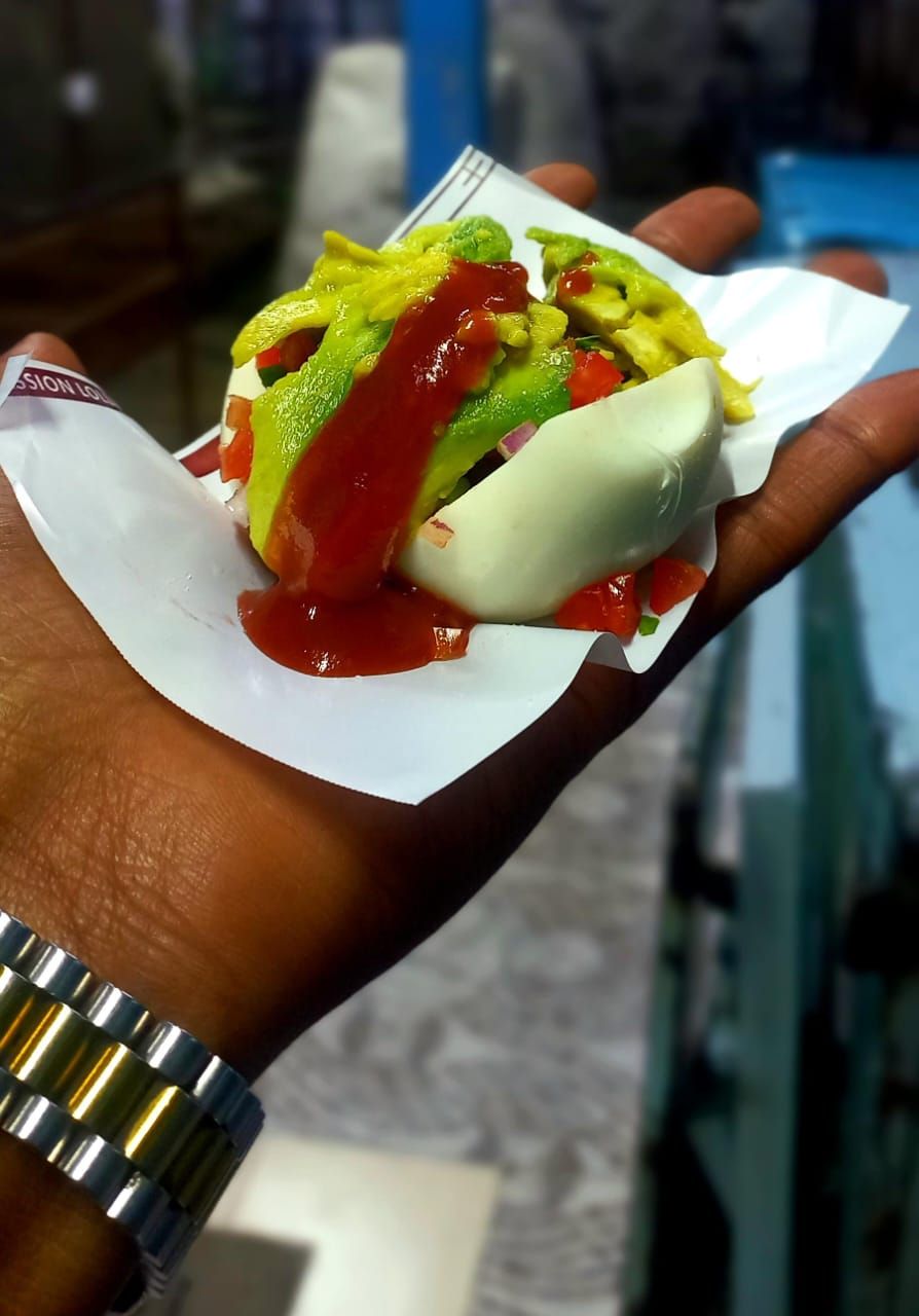 Mayai deluxe (guacamole)