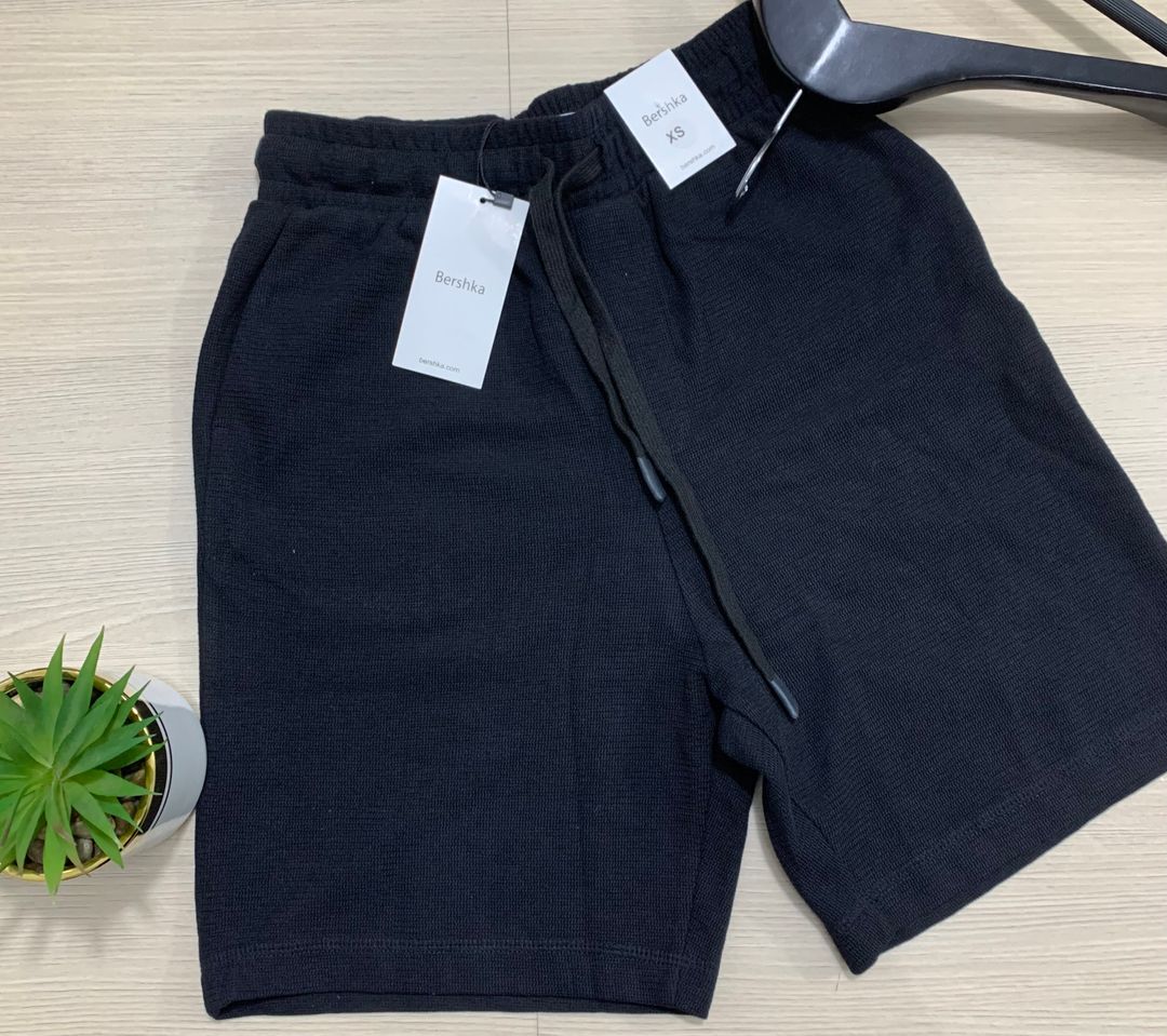 BERSHKA COTTON SHORTS -  BLACK (WOVEN)