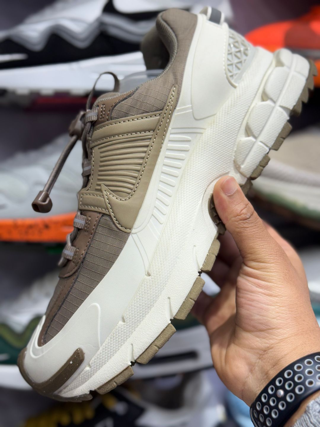 NIKE VOMERO 