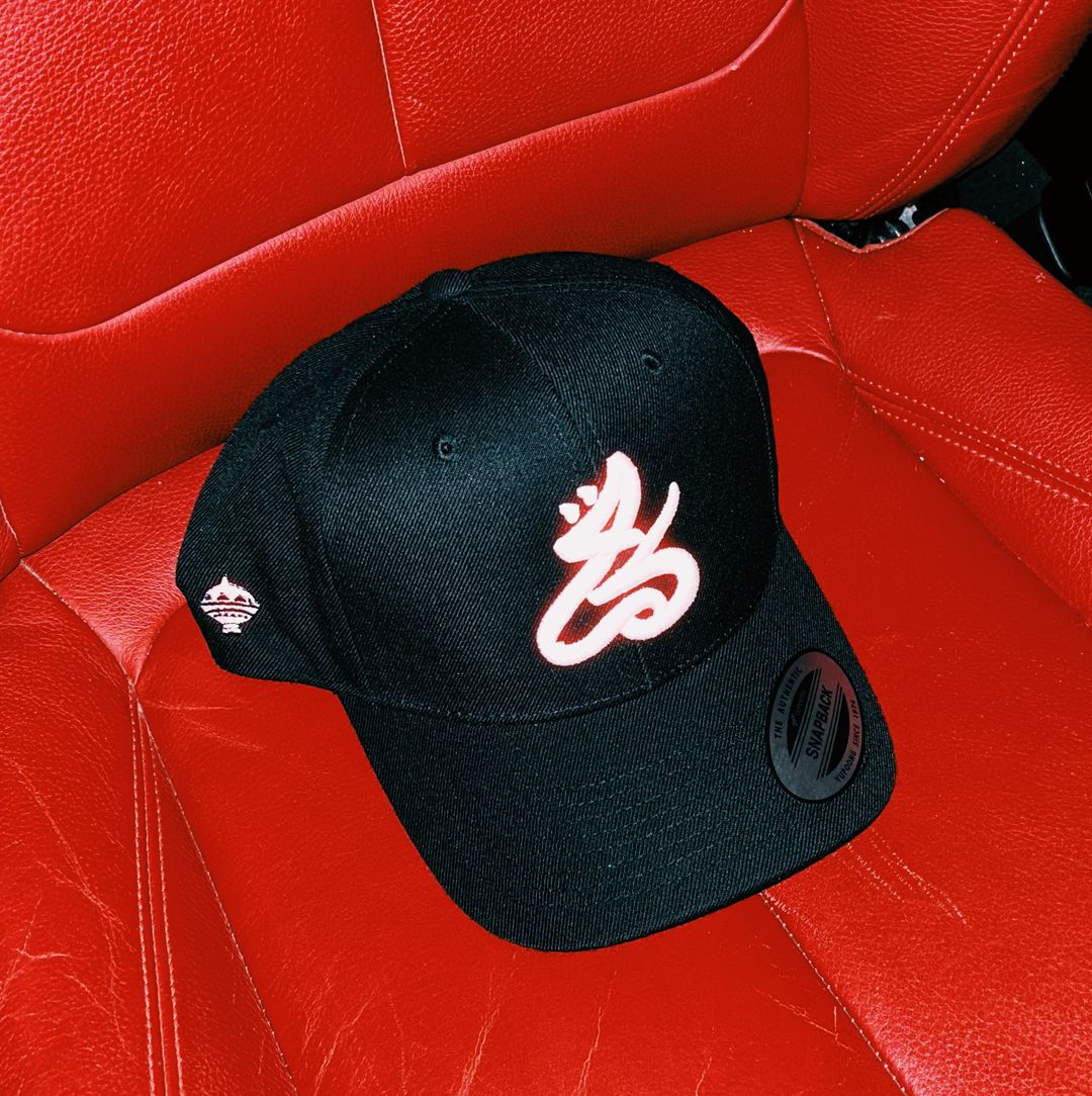 Classic كُمّة Snapback (BLACK/WHITE)