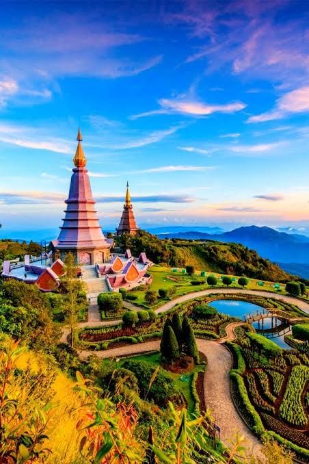 Bangkok: Famous Markets and Dragon Temple Guided Day Tour