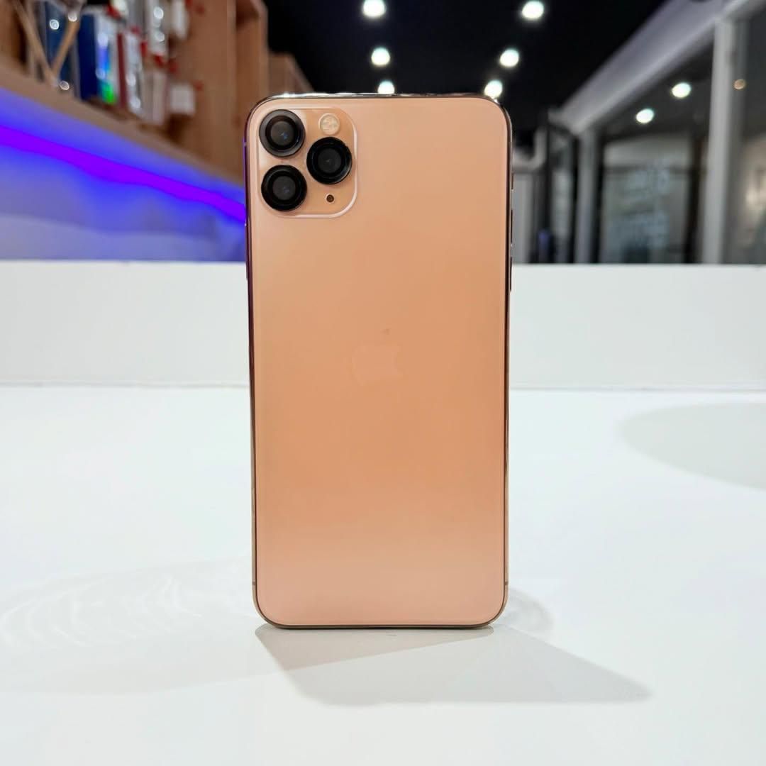 IPHONE 11 PRO MAX 4GB RAM • 64GB STORAGE • 3969MAH BATTERY
