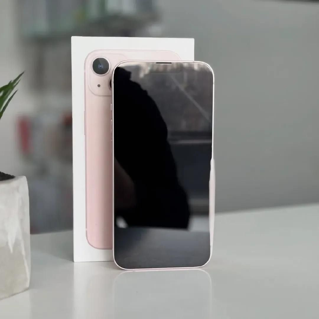 IPHONE 13 4GB RAM • 128GB ROM • 3227mAh Battery