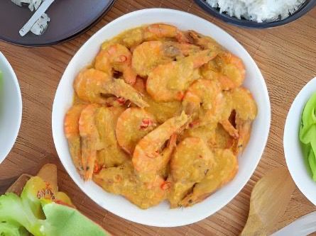 Buttered Shrimp With Salted Egg