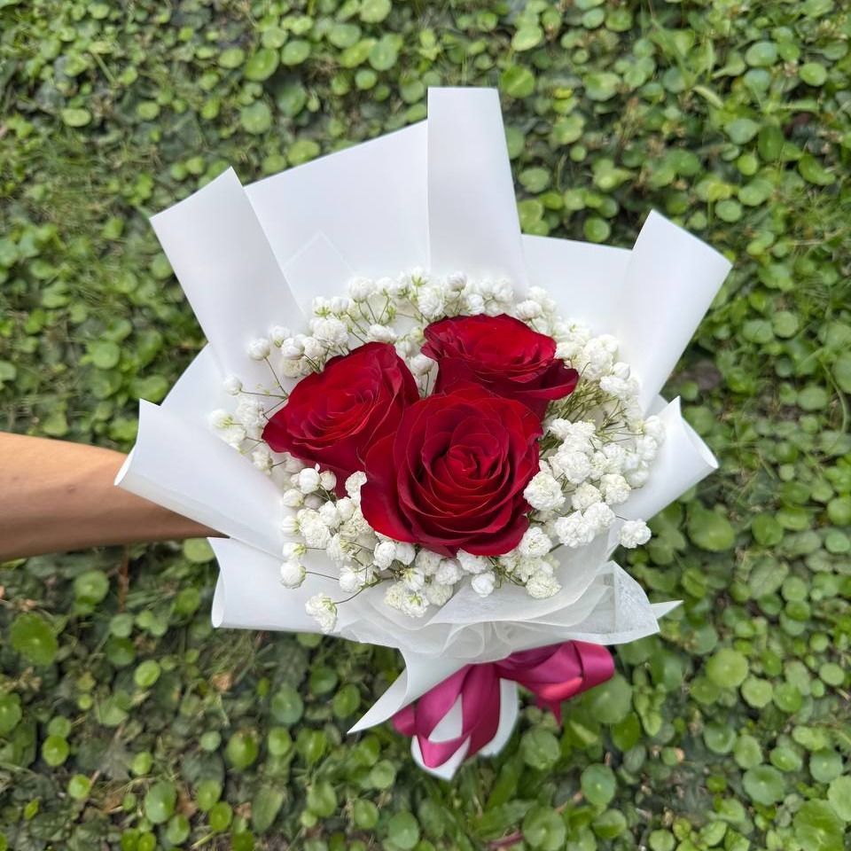 3 Fresh Red Roses with baby breath
