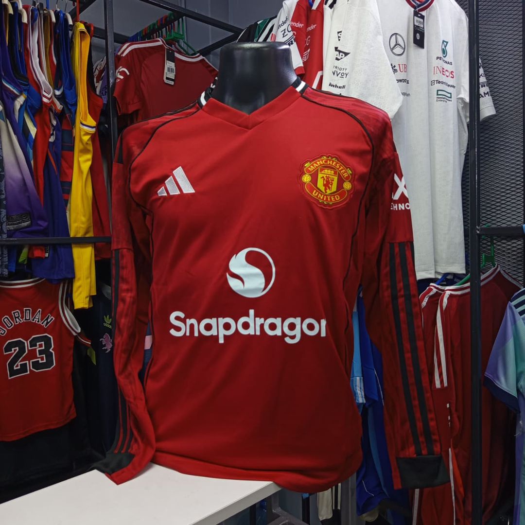 Man U home 25/26 Long Sleeved Fans version