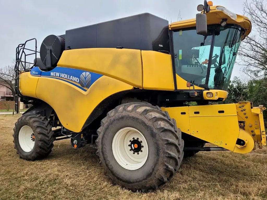 New Holland CR 6080, año 2017