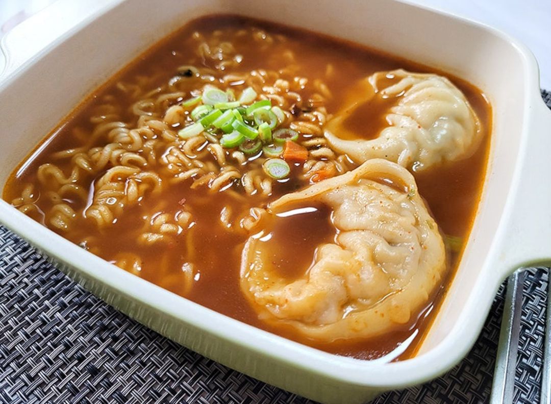 Ramen with Wang Mandu