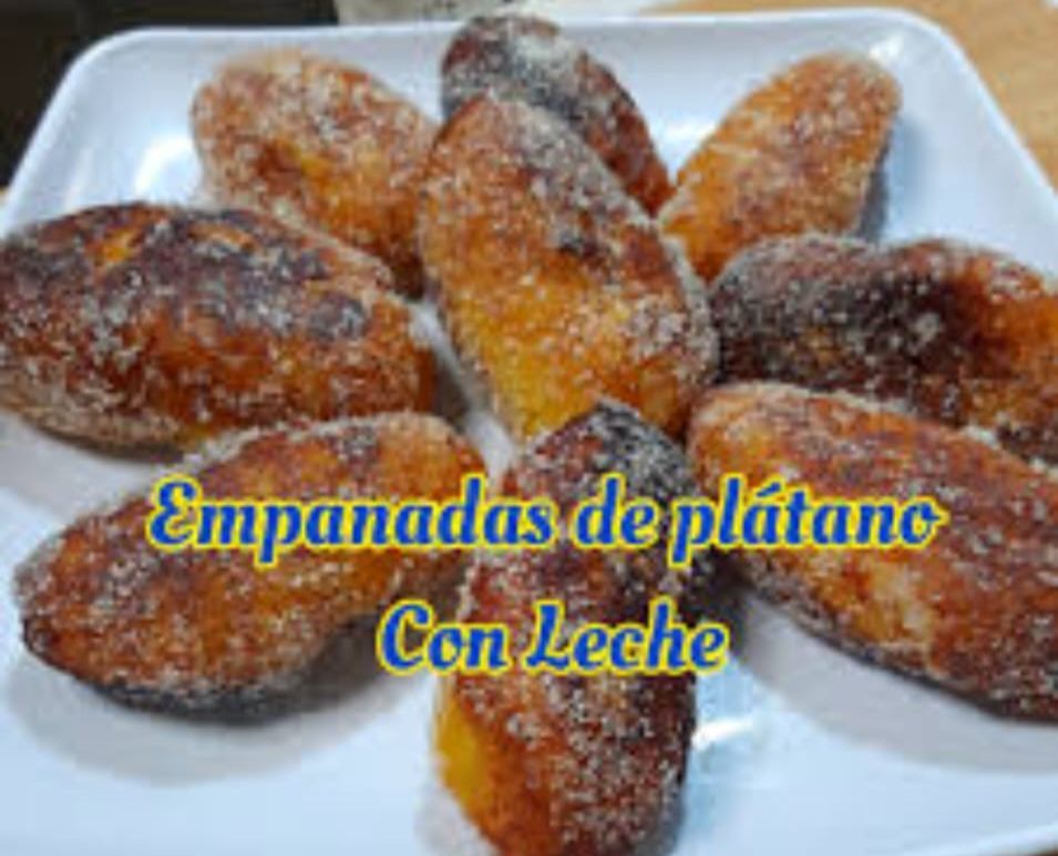 3 EMPANADAS DE PLATANO CON LECHE