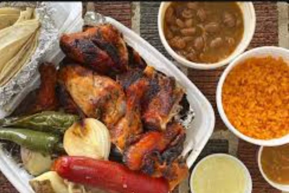 POLLO ASADO CON ARROZ Y FRIJOLES CHARROS