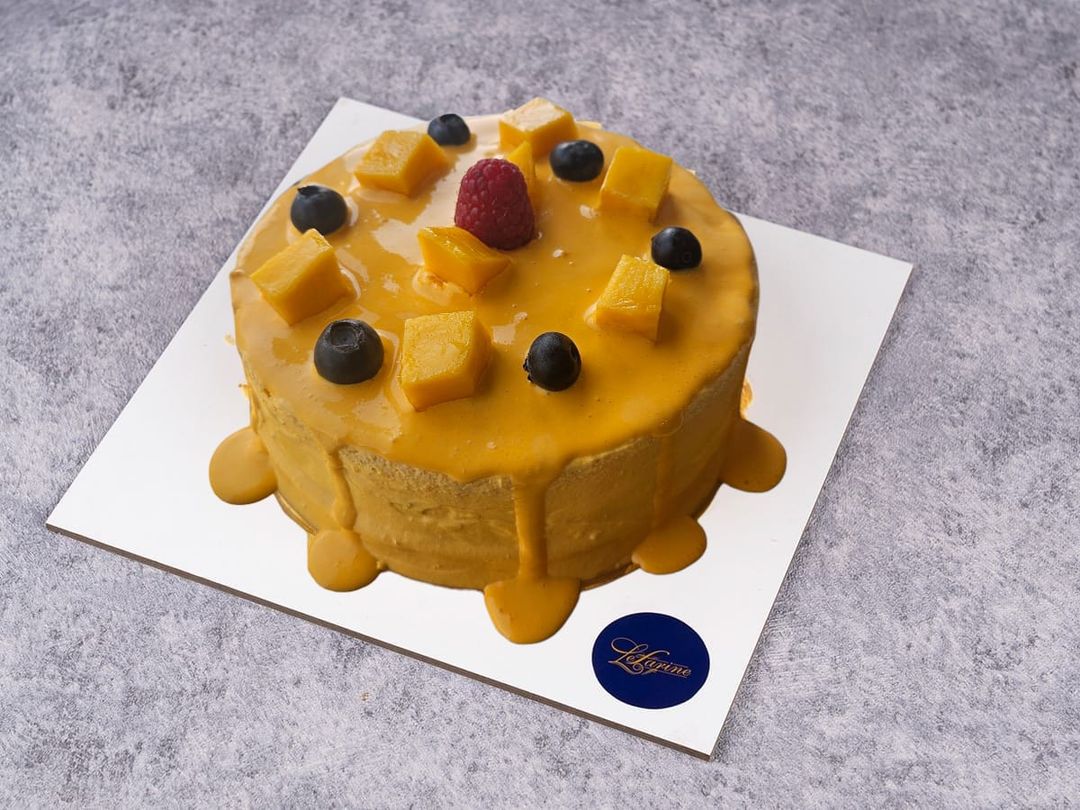 Fresh Mango Mousse Cake 