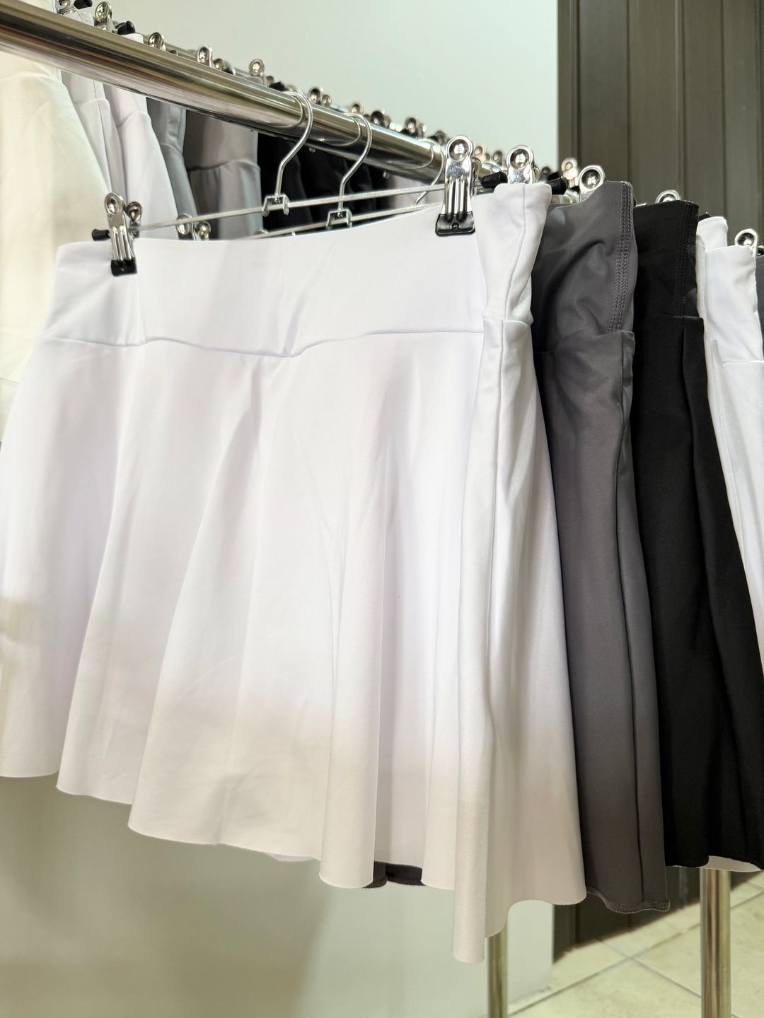 Faldas con Short (Sin Revuelo)