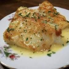 Pescado en salsa de ajo y limón