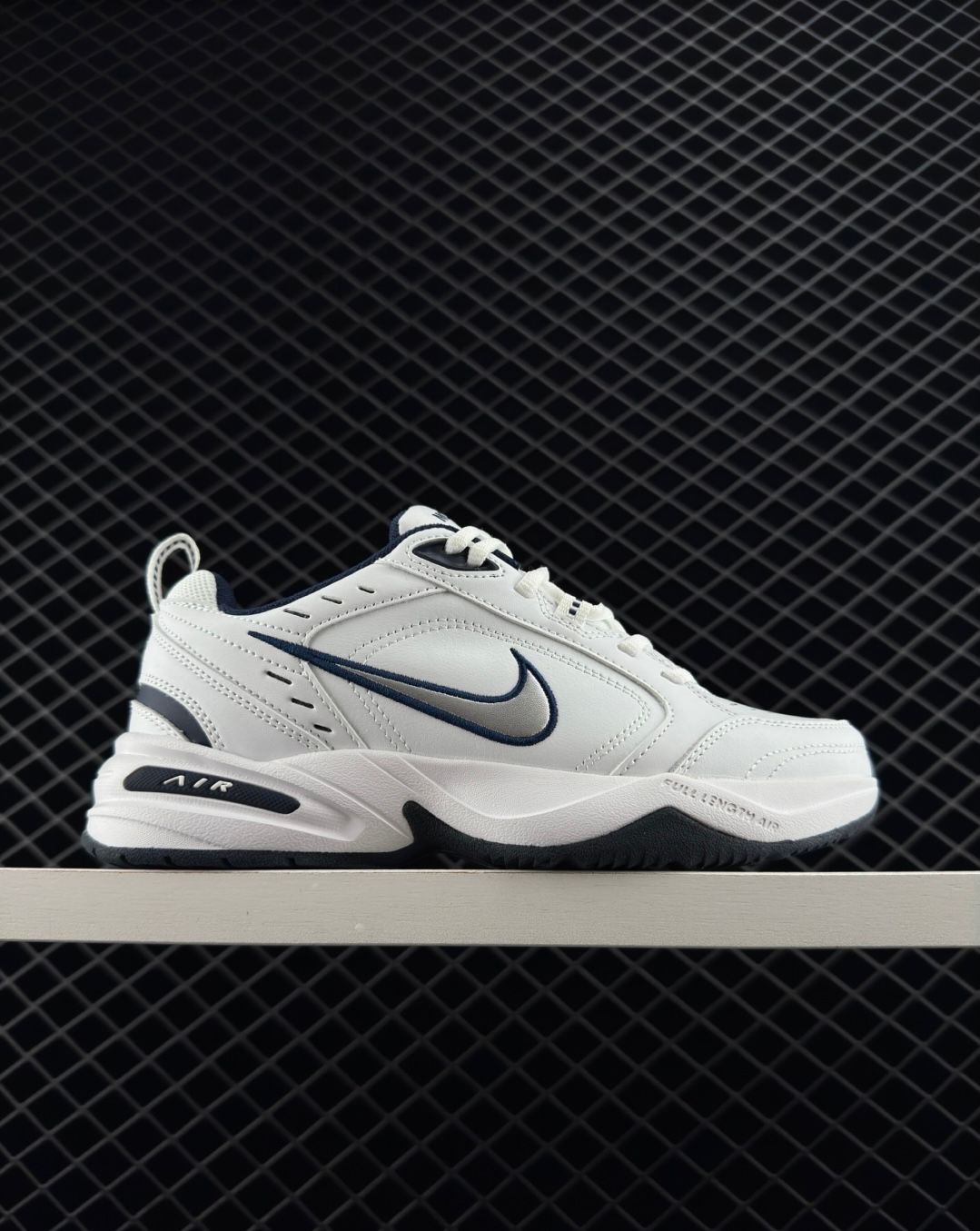 NIKE AIR MONARCH 